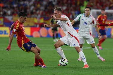 Gelsenkirchen, Almanya 20.06.2024: Gelsenkirchen 'de İspanya ile Veltins Arena Stadyumu arasında oynanan UEFA EURO 2024 grup B futbol maçı sırasında İtalyan Davide Frattesi.