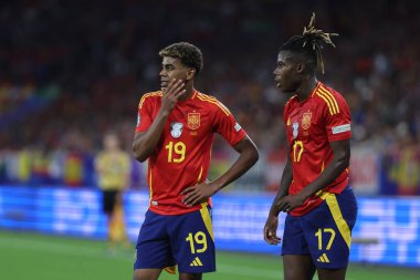 Gelsenkirchen, Almanya 20.06.2024: İspanya 'dan Lamine Yamal İspanya' dan Nico Williams, İspanya 'nın Veltins Arena Stadyumu' nda İspanya ile İtalya arasında oynanan UEFA EURO 2024 grup B futbol maçı sırasında.