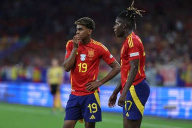 Gelsenkirchen, Almanya 20.06.2024: İspanya 'dan Lamine Yamal İspanya' dan Nico Williams, İspanya 'nın Veltins Arena Stadyumu' nda İspanya ile İtalya arasında oynanan UEFA EURO 2024 grup B futbol maçı sırasında.