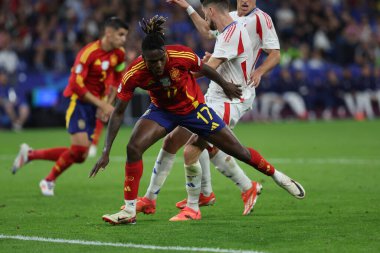 Gelsenkirchen, Almanya 20.06.2024: Gelsenkirchen 'deki Veltins Arena stadyumunda İspanya ile İtalya arasında oynanan UEFA EURO 2024 grup B grup futbol maçı sırasında İspanya' dan Nico Williams.