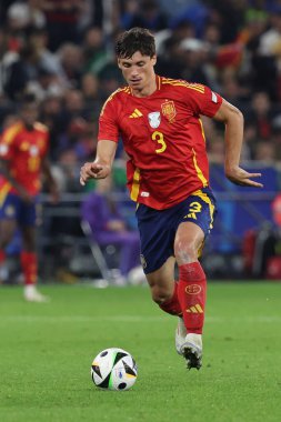 Gelsenkirchen, Almanya 20.06.2024: Gelsenkirchen 'deki Veltins Arena Stadyumu' nda İspanya ile İtalya arasında oynanan UEFA EURO 2024 grup B grup futbol maçı sırasında İspanya 'dan Robin Le Normand.