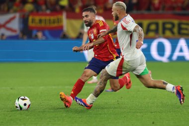 Gelsenkirchen, Almanya 20.06.2024: İspanya 'dan Dani Carvajal, İtalya' dan Federico Dimarco UEFA EURO 2024 grup B grup maçında İspanya ile İtalya arasında Gelsenkirchen 'deki Veltins Arena Stadyumu' nda oynanan karşılaşmada.