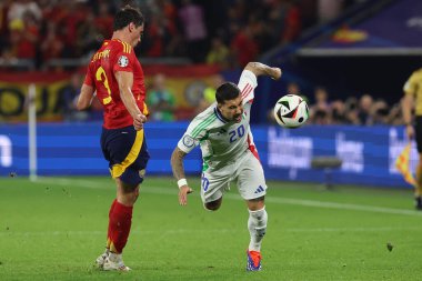 Gelsenkirchen, Almanya 20.06.2024: İspanyol Robin Le Normand, İtalyan Mattia Zaccagni UEFA EURO 2024 grup B aşaması futbol maçı sırasında İspanya ile İtalya arasında Gelsenkirchen 'deki Veltins Arena Stadyumu' nda oynanmıştır..