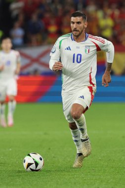 Gelsenkirchen, Almanya 20.06.2024: Gelsenkirchen 'deki Veltins Arena Stadyumu' nda İspanya ile İtalya arasında oynanan UEFA EURO 2024 grup B futbol maçı sırasında İtalyan Lorenzo Pellegrini.