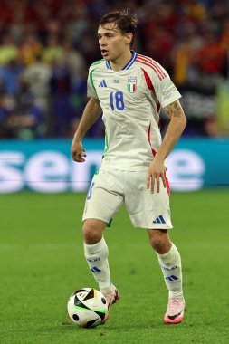 Gelsenkirchen, Almanya 20.06.2024: Gelsenkirchen 'deki Veltins Arena Stadyumu' nda İspanya ile İtalya arasında oynanan UEFA EURO 2024 grup B grup futbol maçı sırasında İtalyan Nicolo Barella.