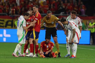 Gelsenkirchen, Almanya 20.06.2024: Gelsenkirchen 'deki Veltins Arena stadyumunda İspanya ile İtalya arasında oynanan UEFA EURO 2024 grup B futbol maçında İspanyol Dani Carvajal yaralandı.