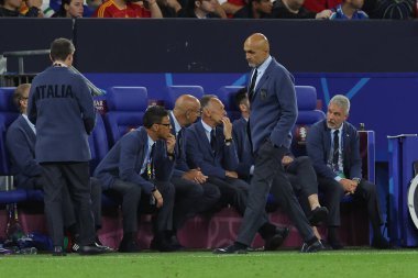 Gelsenkirchen, Almanya 20.06.2024: Luciano Spalletti teknik direktörü İtalya UEFA EURO 2024 grup B grup futbol maçı sırasında İspanya ile İtalya arasında Gelsenkirchen 'deki Veltins Arena Stadyumu' nda oynanmıştır..