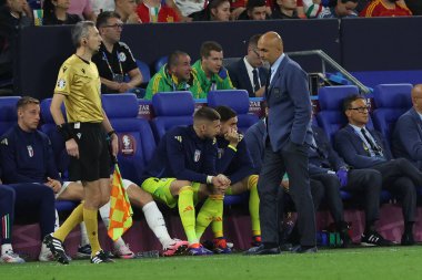 Gelsenkirchen, Almanya 20.06.2024: Luciano Spalletti teknik direktörü İtalya UEFA EURO 2024 grup B grup futbol maçı sırasında İspanya ile İtalya arasında Gelsenkirchen 'deki Veltins Arena Stadyumu' nda oynanmıştır..