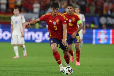 Gelsenkirchen, Almanya 20.06.2024: Gelsenkirchen 'deki Veltins Arena Stadyumu' nda İspanya ile İtalya arasında oynanan UEFA EURO 2024 grup B grup futbol maçı sırasında İspanya 'dan Robin Le Normand.
