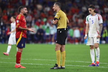 Gelsenkirchen, Almanya 20.06.2024: Gelsenkirchen 'deki Veltins Arena Stadyumu' nda İspanya ile İtalya arasında oynanan UEFA EURO 2024 grup B grup futbol maçı sırasında Dani Carvajal,\ slavko Vinciç.