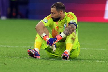 Gelsenkirchen, Almanya 20.06.2024: Gelsenkirchen 'deki Veltins Arena' da İspanya ile İtalya arasında oynanan UEFA EURO 2024 grup B futbol maçının sonunda İtalyan Gianluigi Donnarumma 'yı mağlup ettikten sonra hayal kırıklığı.