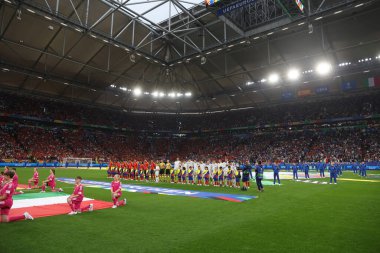 Gelsenkirchen, Almanya 20.06.2024: Gelsenkirchen 'deki Veltins Arena Stadyumu' nda İspanya ile İtalya arasında oynanan UEFA EURO 2024 grup B futbol maçının açılış töreni.