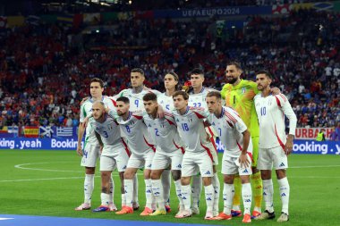 Gelsenkirchen, Almanya 20.06.2024: İtalya takımı, Gelsenkirchen 'deki Veltins Arena Stadyumu' nda İspanya ile İtalya arasında oynanan UEFA EURO 2024 grup B grup futbol maçından önce sıraya girdi..