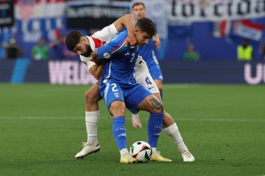 Leipzig, Almanya 24.06.2024: Hırvat Mateo Kovaciç, İtalyan Giovanni Di Lorenzo UEFA EURO 2024 Matchday 3, Hırvatistan ile İtalya arasında Leipzig Stadyumu 'nda oynanan B aşaması futbol karşılaşmasında.