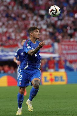 Leipzig, Almanya 24.06.2024: UEFA EURO 2024 Maç sırasında İtalyan Giovanni Di Lorenzo, Hırvatistan ile İtalya arasında Leipzig Stadyumu 'nda oynanan B aşaması futbol karşılaşması..
