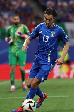 Leipzig, Almanya 24.06.2024: UEFA EURO 2024 Maç sırasında İtalyan Matteo Darmian, Hırvatistan ile İtalya arasında Leipzig Stadyumu 'nda oynanan B aşaması futbol karşılaşması..