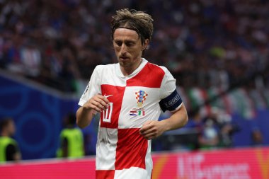 Leipzig, Almanya 24.06.2024: UEFA EURO 2024 Maç sırasında Hırvat Luca Modriç, Hırvatistan ile İtalya arasında Leipzig Stadyumu 'nda oynanan B aşaması futbol karşılaşması..