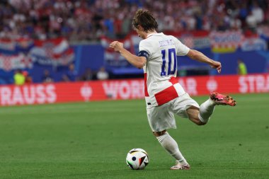Leipzig, Almanya 24.06.2024: UEFA EURO 2024 Maç sırasında Hırvat Luca Modriç, Hırvatistan ile İtalya arasında Leipzig Stadyumu 'nda oynanan B aşaması futbol karşılaşması..