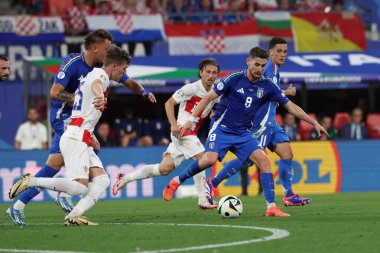 Leipzig, Almanya 24.06.2024: İtalyan Jorginho, UEFA EURO 2024 Matchday 3, Hırvatistan ile İtalya arasında Leipzig Stadyumu 'nda oynanan B aşaması futbol karşılaşmasında Hırvat Luka Suciç.