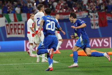 Leipzig, Almanya 24.06.2024: İtalyan Mattia Zaccagni 1-1 gol attı ve UEFA EURO 2024 Matchday 3, Hırvatistan ile İtalya arasında Leipzig Stadyumu 'nda oynanan B aşaması futbol maçını kutluyor.