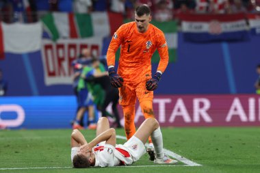 Leipzig, Almanya 24.06.2024: Hırvat futbolcular Hırvat Josip Stanisiç ve Hırvat Dominik Livakoviç 'i, UEFA EURO 2024 Matchday 3, Hırvatistan ile İtalya arasında Leipzig Stadyumu' nda oynanan B aşaması futbol maçında hayal kırıklığına uğrattı..