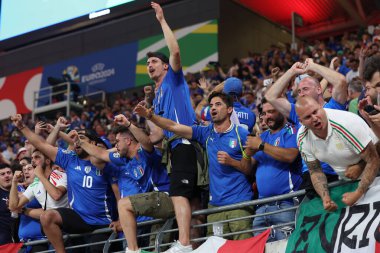 Leipzig, Almanya 24.06.2024: İtalya taraftarları, Leipzig Stadyumu 'nda Hırvatistan ile İtalya arasında oynanan 3..