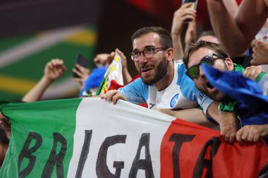 Leipzig, Almanya 24.06.2024: İtalya taraftarları, Leipzig Stadyumu 'nda Hırvatistan ile İtalya arasında oynanan UEFA EURO 2024 karşılaşması sonrasında kutlama yapıyorlar..