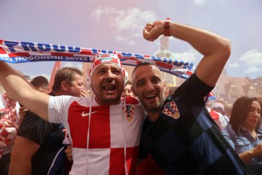 Leipzig, Almanya 24.06.2024: Leipzig meydanında Hırvatistan ile İtalya arasında Leipzig Stadyumu 'nda oynanan UEFA EURO 2024 grup B aşaması futbol maçını bekleyen İtalyan ve Hırvat taraftarlar.