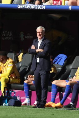 Dortmund, Almanya 25.06.2024: UEFA EURO 2024 maçında Didier Deschamps 'ın Fransa teknik direktörü, Fransa ile Polonya arasındaki D aşaması futbol maçı BVB Stadion Dortmund.