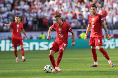 Dortmund, Almanya 25.06.2024: Polonya 'dan Sebastian Szymaski UEFA EURO 2024 Maçı sırasında, Fransa ile Polonya arasında BVB Stadion Dortmund' da oynanan D aşaması futbol maçı