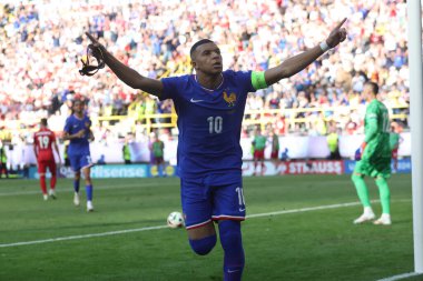 Dortmund, Almanya 25.06.2024: Fransız Kylian Mbappe gol cezası 1-0 ve UEFA EURO 2024 Matchday 3, Fransa ile Polonya arasındaki D aşaması futbol maçı sırasında BVB Stadion Dortmund 'da kutluyor