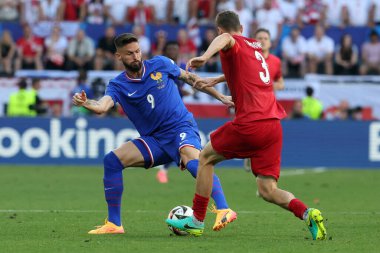 Dortmund, Almanya 25.06.2024: Fransız Olivier Giroud, Polonyalı Pawe Dawidowicz UEFA EURO 2024 Matchday 3, Fransa ile Polonya arasındaki D aşaması futbol maçı BVB Stadion Dortmund