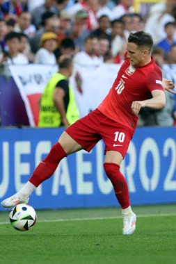 Dortmund, Almanya 25.06.2024: UEFA EURO 2024 Maçı sırasında Polonyalı Piotr Zieliski, Fransa ile Polonya arasındaki D aşaması futbol maçı BVB Stadion Dortmund