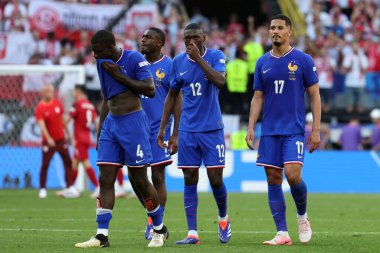 Dortmund, Almanya 25.06.2024: Fransız oyuncular UEFA EURO 2024 maçının sonunda taraftarlarını karşılıyor, Fransa ile Polonya arasındaki D aşaması futbol maçı BVB Stadion Dortmund 'da.