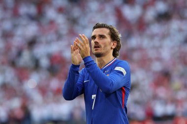 Dortmund, Almanya 25.06.2024: Fransız oyuncular, Fransız Antoine Griezmann, UEFA EURO 2024 Matchday 3 'ün sonunda taraftarlarını karşıladı, Fransa ile Polonya arasındaki D aşaması futbol maçı BVB Stadion Dortmund' da.