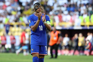 Dortmund, Almanya 25.06.2024: Fransız Kylian Mbappe penaltı golünü 1-1 attı ve UEFA EURO 2024 Matchday 3, Fransa ile Polonya arasındaki D aşaması futbol maçı BVB Stadion Dortmund 'da kutladı..