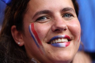 Münih, Almanya 09.07.2024: Fransız taraftarların renkleri UEFA EURO 2024 yarı finalleri öncesinde, İspanya ile Fransa arasında Münih Futbol Arena 'da oynanan futbol karşılaşması
