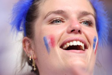 Münih, Almanya 09.07.2024: Fransız taraftarların renkleri UEFA EURO 2024 yarı finalleri öncesinde, İspanya ile Fransa arasında Münih Futbol Arena 'da oynanan futbol karşılaşması