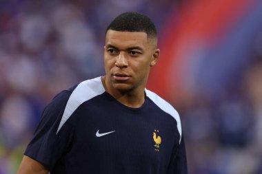 Münih, Almanya 09.07.2024: UEFA EURO 2024 yarı finali öncesinde Fransa 'nın Kylian Mbappe maçı Münih' teki Allianz Arena 'da oynanacak.