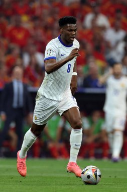 Münih, Almanya 09.07.2024: UEFA EURO 2024 yarı finalleri sırasında Fransız Aurelien Tchouameni, Münih Futbol Ligi 'nde İspanya ile Fransa arasında oynanan futbol karşılaşması