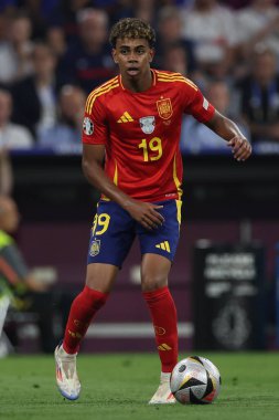 Münih, Almanya 09.07.2024: İspanya 'dan Lamine Yamal UEFA EURO 2024 yarı finallerinde, İspanya ile Fransa arasında Münih' teki Allianz Arena maçında oynanan futbol karşılaşması