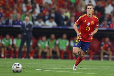 Münih, Almanya 09.07.2024: dDani Olmo 2-1 gol attı ve UEFA 2024 yarı finalinde takım arkadaşlarıyla birlikte Münih Futbol Ligi 'nde İspanya ile Fransa arasında oynanan futbol karşılaşmasını kutladı.