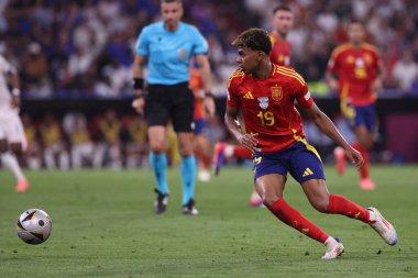 Münih, Almanya 09.07.2024: İspanya 'dan Lamine Yamal UEFA EURO 2024 yarı finallerinde, İspanya ile Fransa arasında Münih' teki Allianz Arena maçında oynanan futbol karşılaşması