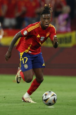 Münih, Almanya 09.07.2024: UEFA EURO 2024 yarı finalleri sırasında İspanya ile Fransa arasında oynanan Münih Futbol Federasyonu Allianz Arena maçında Nico Williams