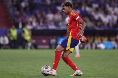 Münih, Almanya 09.07.2024: İspanya 'dan Lamine Yamal UEFA EURO 2024 yarı finallerinde, İspanya ile Fransa arasında Münih' teki Allianz Arena maçında oynanan futbol karşılaşması