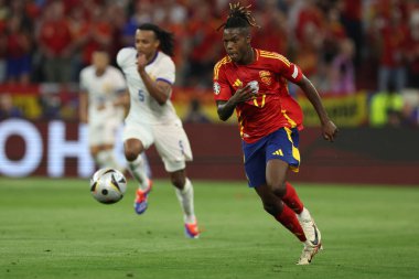 Münih, Almanya 09.07.2024: UEFA EURO 2024 yarı finalleri sırasında İspanya ile Fransa arasında oynanan Münih Futbol Federasyonu Allianz Arena maçında Nico Williams