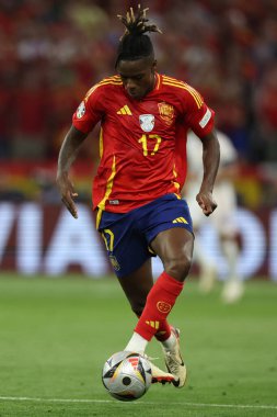 Münih, Almanya 09.07.2024: UEFA EURO 2024 yarı finalleri sırasında İspanya ile Fransa arasında oynanan Münih Futbol Federasyonu Allianz Arena maçında Nico Williams