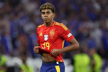 Münih, Almanya 09.07.2024: İspanya 'dan Lamine Yamal UEFA EURO 2024 yarı finallerinde, İspanya ile Fransa arasında Münih' teki Allianz Arena maçında oynanan futbol karşılaşması