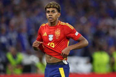 Münih, Almanya 09.07.2024: İspanya 'dan Lamine Yamal UEFA EURO 2024 yarı finallerinde, İspanya ile Fransa arasında Münih' teki Allianz Arena maçında oynanan futbol karşılaşması
