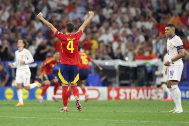 Münih, Almanya 09.07.2024: İspanya 'dan Nacho, UEFA EURO 2024 yarı finallerinin sonunda Münih' teki Allianz Arena 'da İspanya ile Fransa arasında oynanan futbol karşılaşmasında zaferi kutladı.